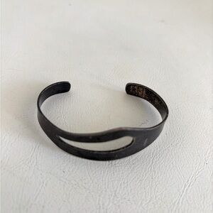 3/$20 + $4.99 SHIPPING ON ALL JEWELRY OVER $15 Metal artistic bangle bracelet